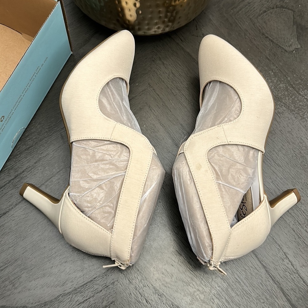 LifeStride Giovanna 2 Pump - Picture 9 of 12